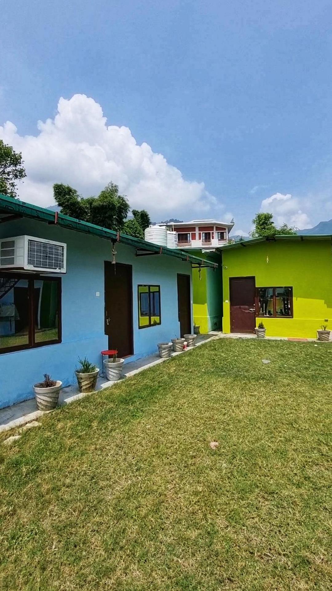 Landlopers Hostel Rishikesh Bagian luar foto
