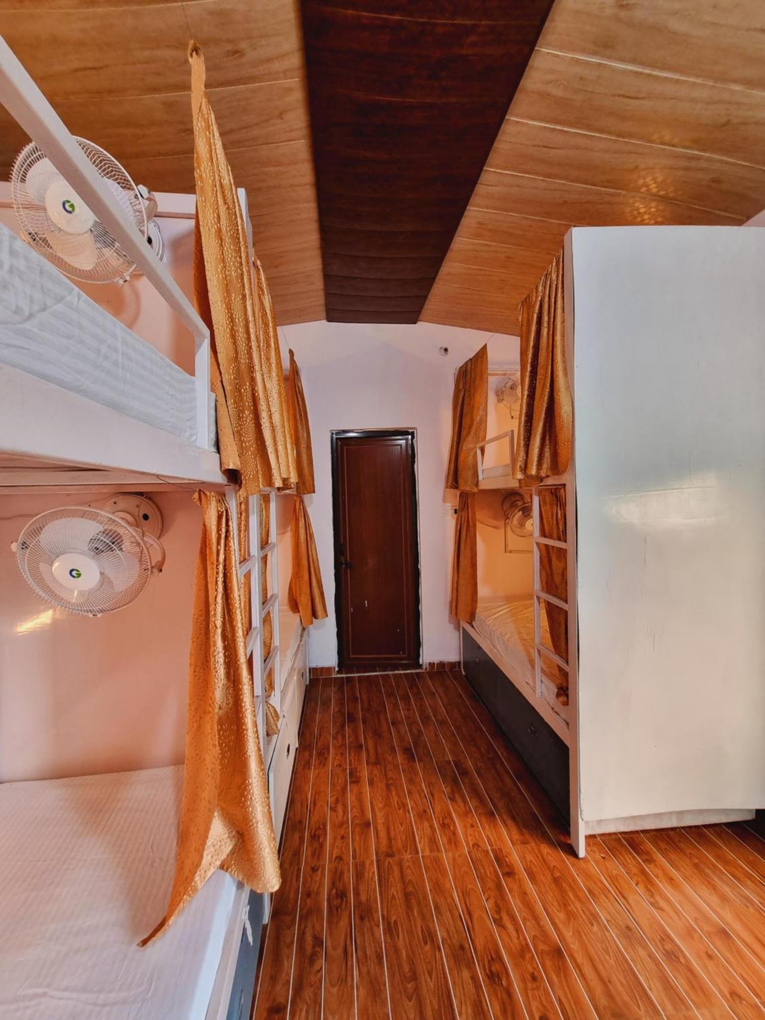 Landlopers Hostel Rishikesh Bagian luar foto