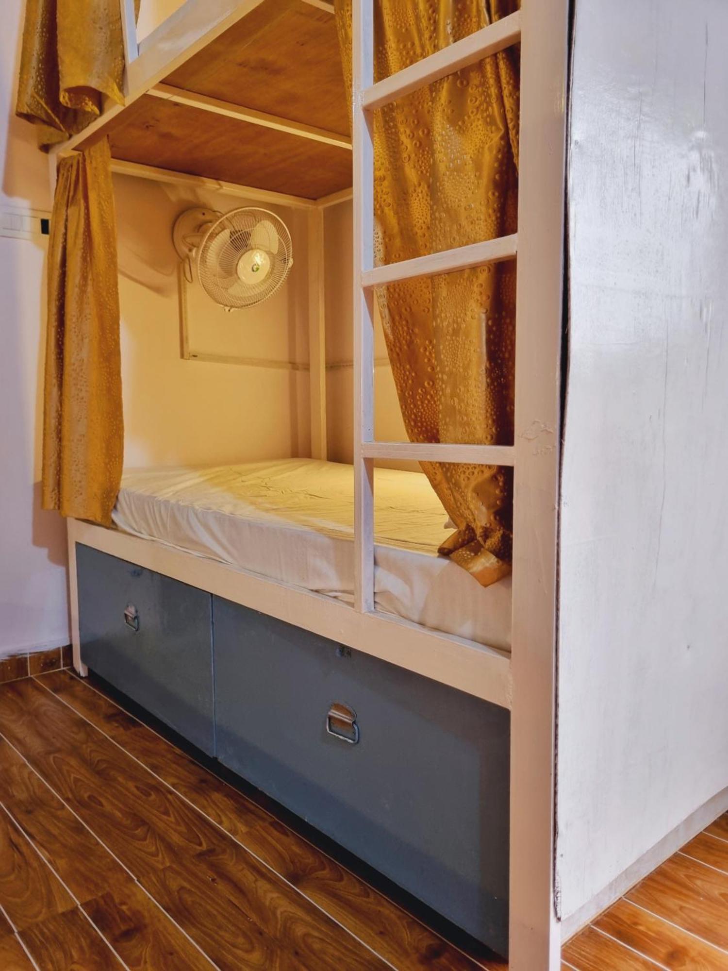 Landlopers Hostel Rishikesh Bagian luar foto