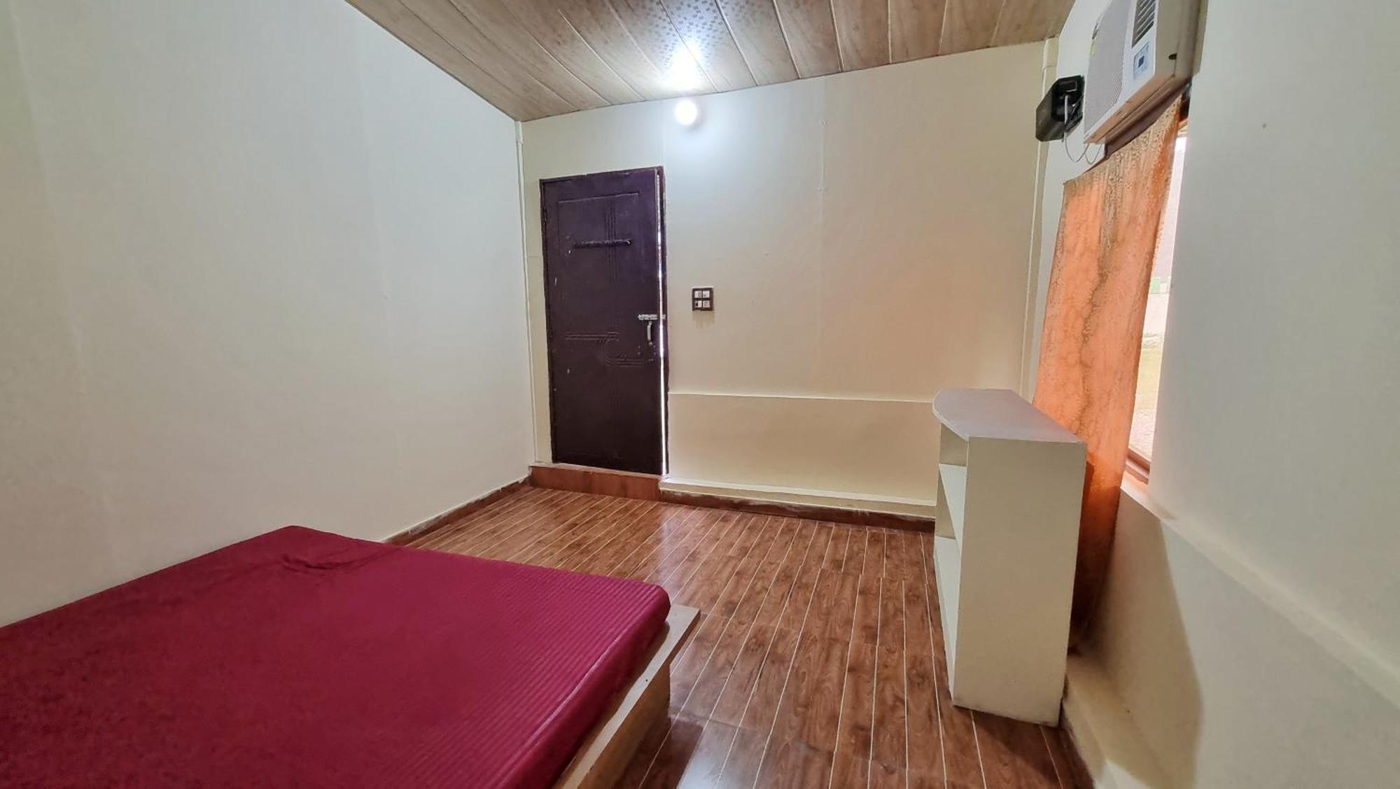 Landlopers Hostel Rishikesh Bagian luar foto