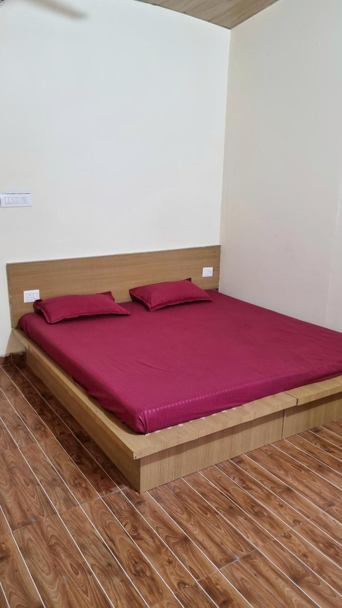 Landlopers Hostel Rishikesh Bagian luar foto