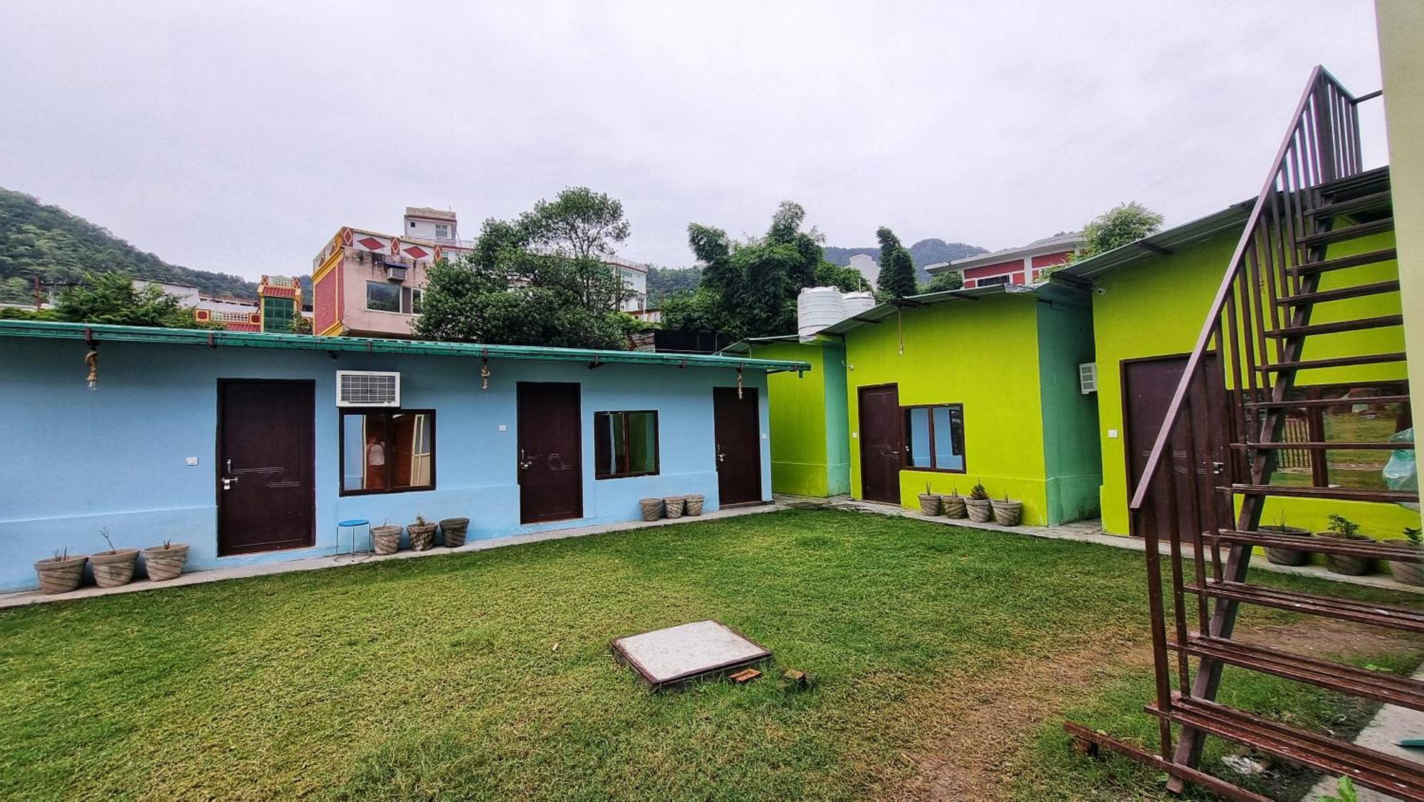 Landlopers Hostel Rishikesh Bagian luar foto