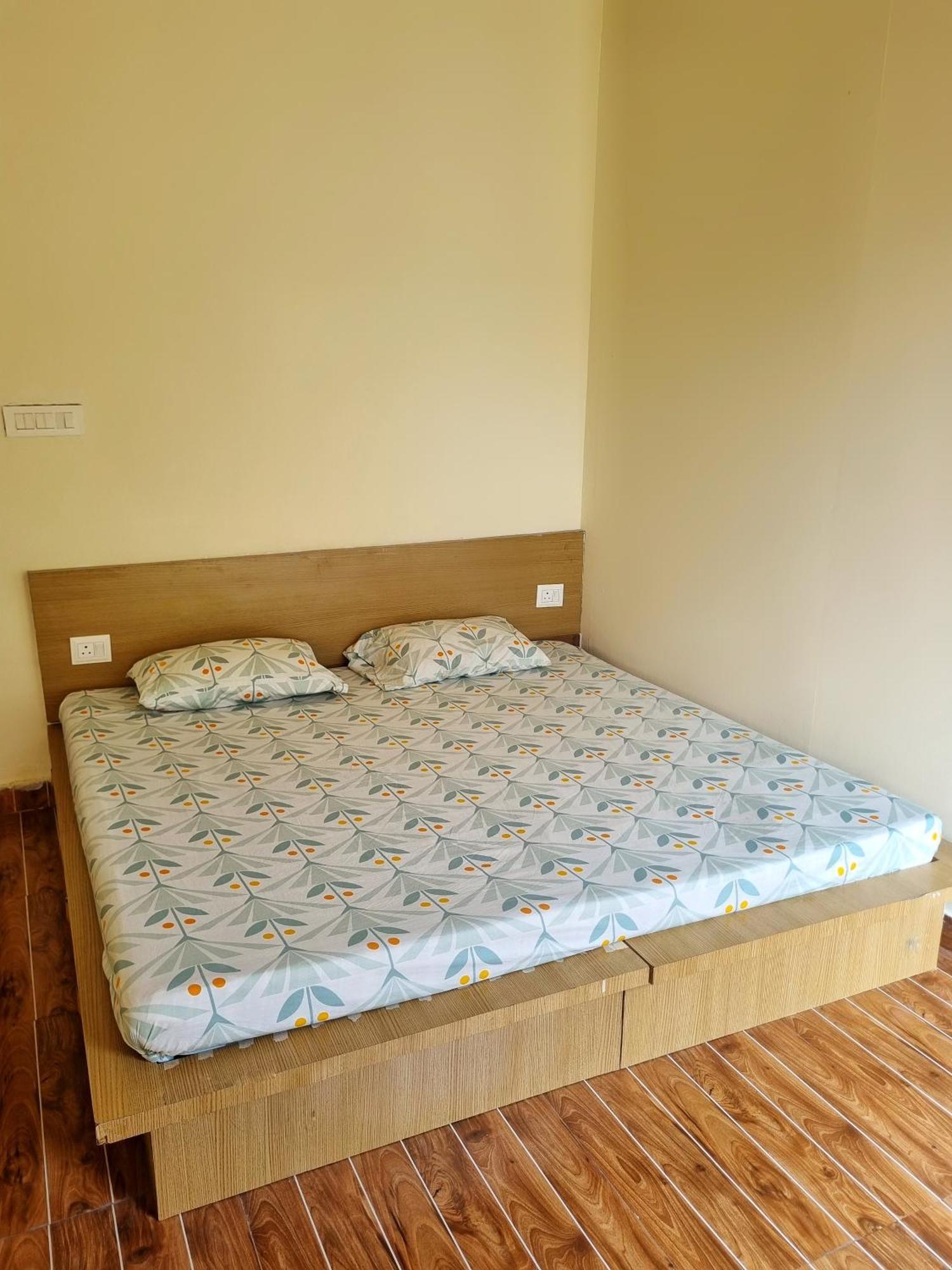 Landlopers Hostel Rishikesh Bagian luar foto
