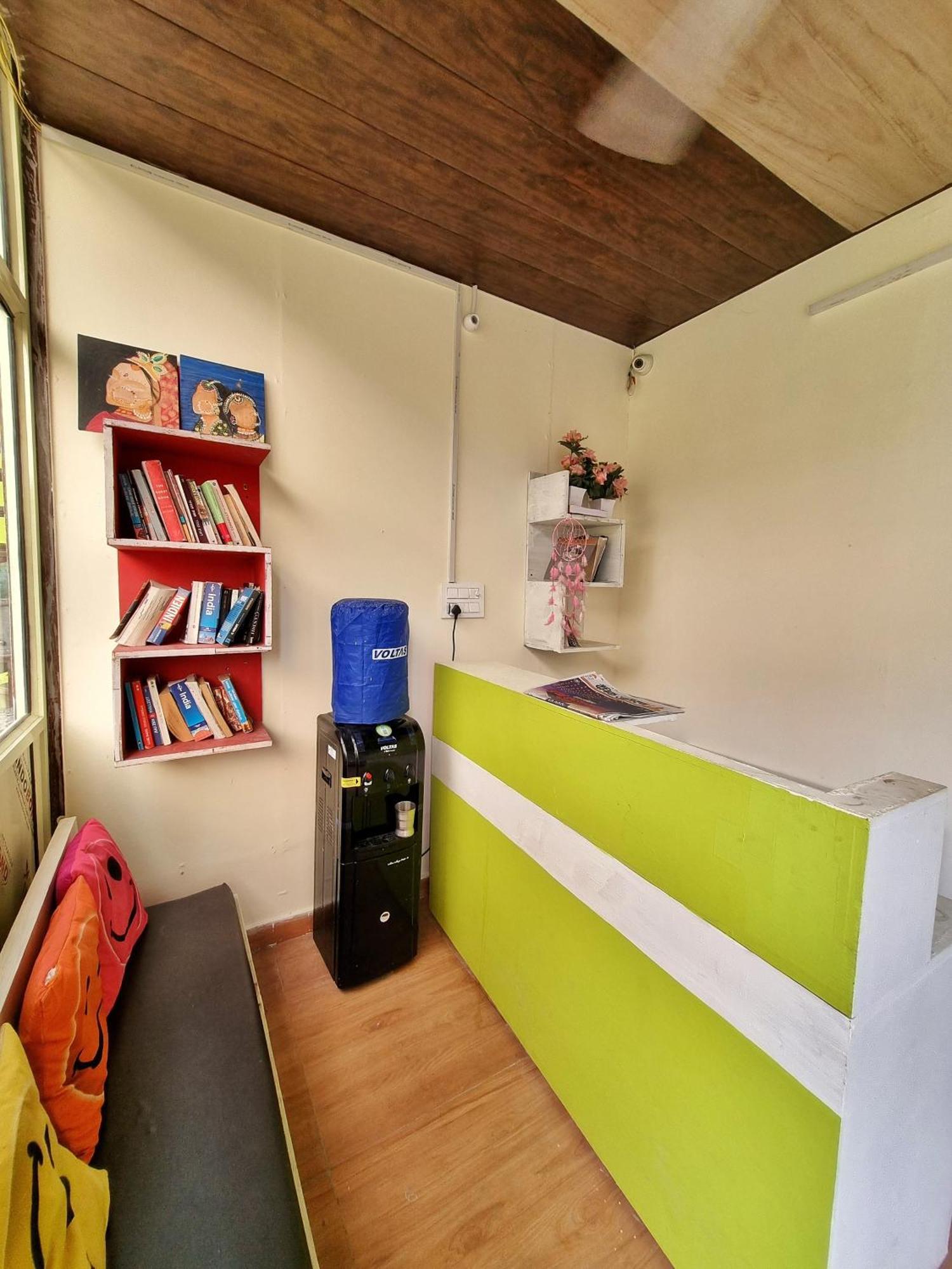 Landlopers Hostel Rishikesh Bagian luar foto