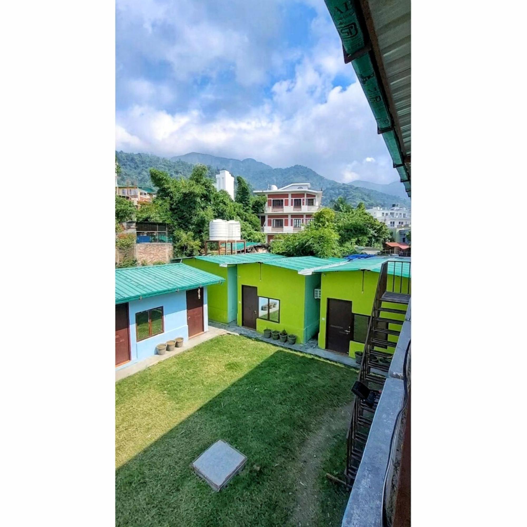 Landlopers Hostel Rishikesh Bagian luar foto