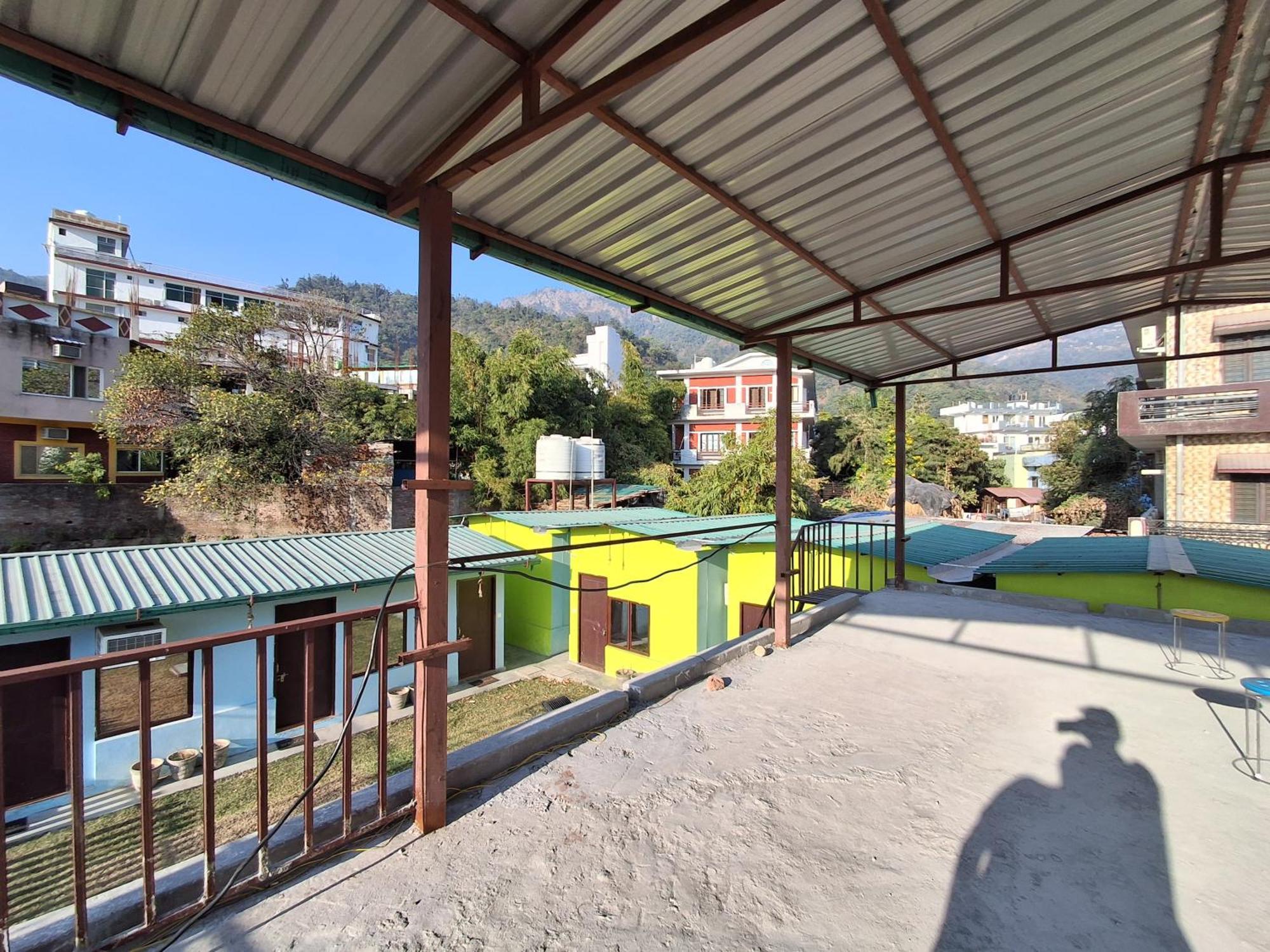 Landlopers Hostel Rishikesh Bagian luar foto