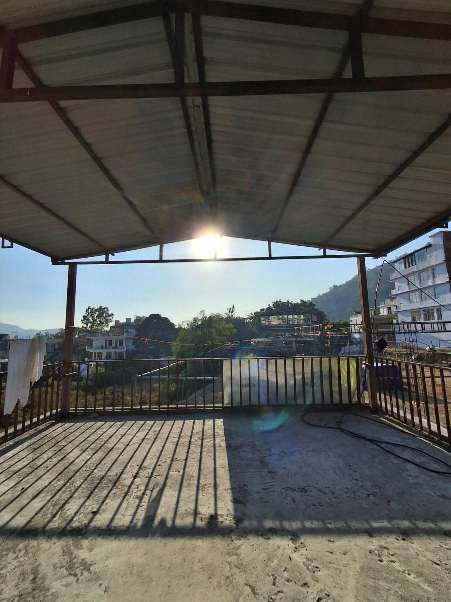 Landlopers Hostel Rishikesh Bagian luar foto